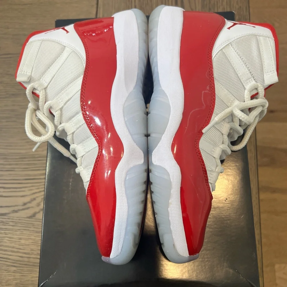 EUC Men’s Air Jordan 11 Retro Cherry (22) White Varsity Red Blanc 7.5M with Box